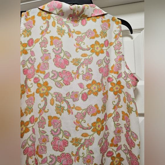Sleeveless Floral Top. Size M. - Picture 6 of 6